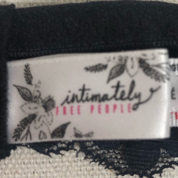 Free people intimately Dark Navy Lace Bralette size S/P - Picture 4 of 8